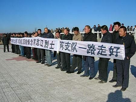 一名屠宰场工人被拖进一大桶沸水中，身受重伤